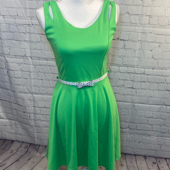 Cocolove Dresses & Skirts - COCOLOVE Adorable Lime Green Dress w Belt